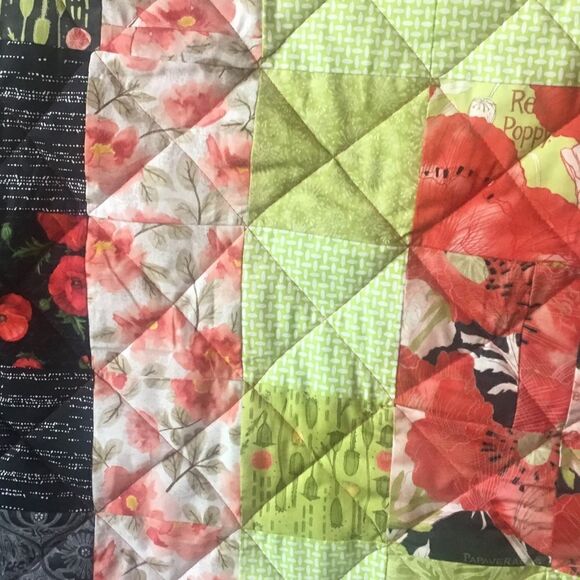 Hand Crafted New Poppies Quilt - Picture 7 of 12